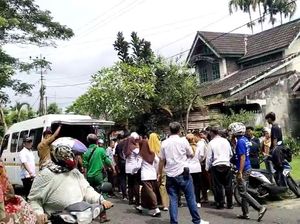Pelajar SMK di Lubuklinggau Tewas Terlindas Truk Saat Dorong Motor Mogok Pelajar SMK di Lubuklinggau Tewas Terlindas Truk Saat Dorong Motor Mogok