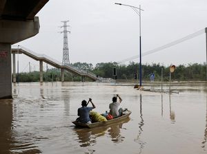 China Diguyur Hujan Badai Tertinggi Dalam Satu Abad China Diguyur Hujan Badai Tertinggi Dalam Satu Abad