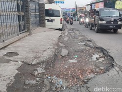 Hati-hati, Jalan alternatif Jatinangor-Bandung Rusak Parah!