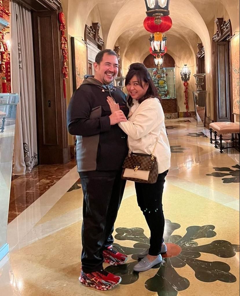 Pendeta Gilbert Lumiondong dan Istri