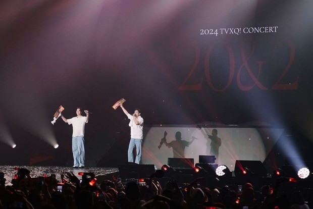 Potret TVXQ dalam konser '20&2' di Jakarta/ Foto: instagram.com/smtown Potret TVXQ dalam konser '20&2' di Jakarta