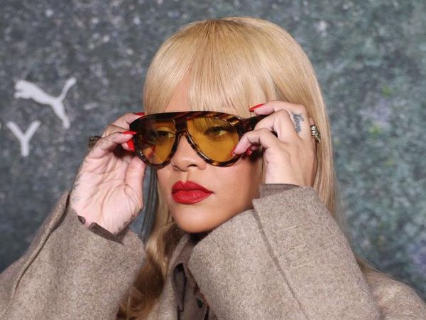 8 Foto Terbaru Rihanna Setelah Jadi Ibu, Bikin Pangling dengan Rambut Pirang