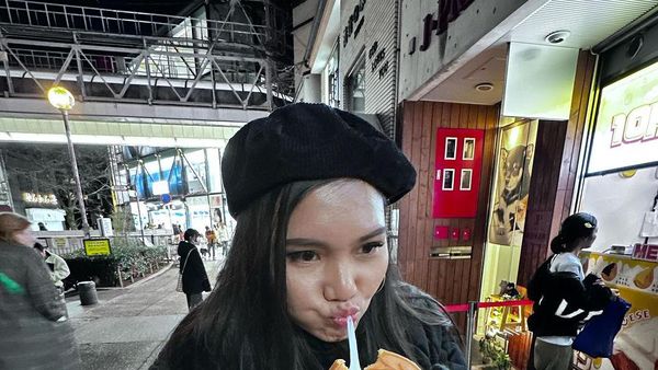 Gaya Rosa Anderson, Istri Codeblu saat Kulineran di Restoran Bintang 5