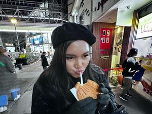 Gaya Rosa Anderson, Istri Codeblu saat Kulineran di Restoran Bintang 5