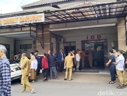 Mantan Bupati Kuningan Pingsan Usai Makan Siang, Dilarikan ke RS