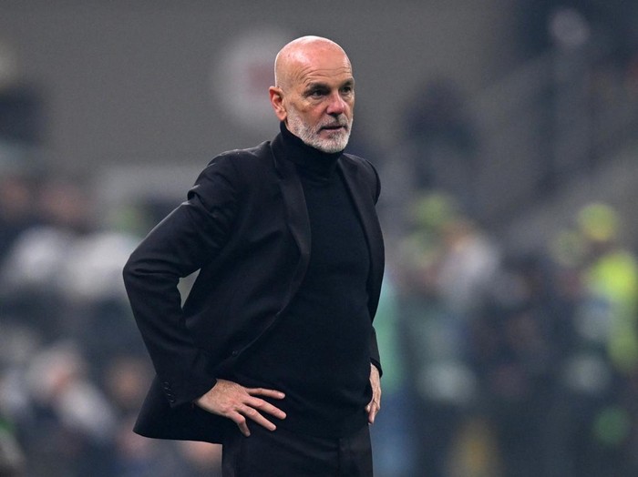 Soccer Football - Serie A - AC Milan v Inter Milan - San Siro, Milan, Italy - April 22, 2024 AC Milan coach Stefano Pioli reacts REUTERS/Daniele Mascolo