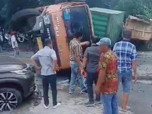Tabrakan Beruntun Libatkan 8 Mobil dan 1 Motor di Sidrap, 1 Orang Tewas