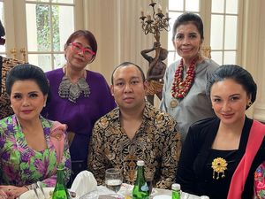 6 Foto Tata Cahyani Berkebaya, Curi Atensi Akrab Bareng Titiek Soeharto