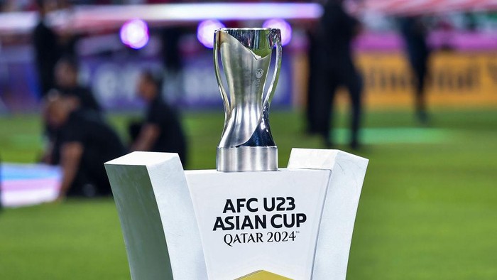 The AFC U23 Asian Cup trophy is being displayed before the AFC U23 Asian Cup Qatar 2024 Group A match between Qatar and Indonesia at Jassim Bin Hamad Stadium in Doha, Qatar, on April 15, 2024. (Photo by Noushad Thekkayil/NurPhoto via Getty Images)