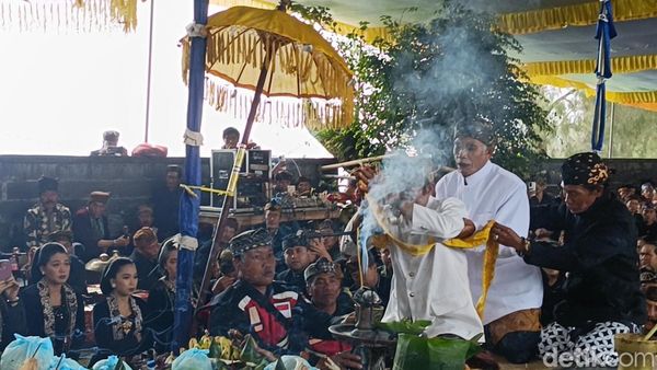 Potret Desa Tertua Suku Tengger Gelar Upacara Adat Unan-Unan