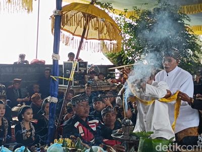 Potret Desa Tertua Suku Tengger Gelar Upacara Adat Unan-Unan