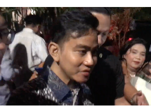 Tinggalkan Kediaman Prabowo, Gibran Tak Berkomentar Banyak