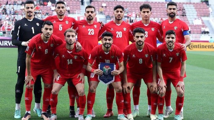 Yordania Piala Asia U-23 2024 DOHA, QATAR - APRIL 15: Team Jordan players pose for a group photo before the AFC U23 Asian Cup Group A match between Australia and Jordan at Abdullah bin Khalifa Stadium on April 15, 2024 in Doha, Qatar. (Photo by Mohamed Farag/Getty Images)