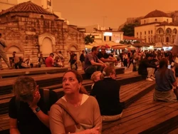 Langit Yunani Berwarna Oranye, Dibayangi Debu Sahara