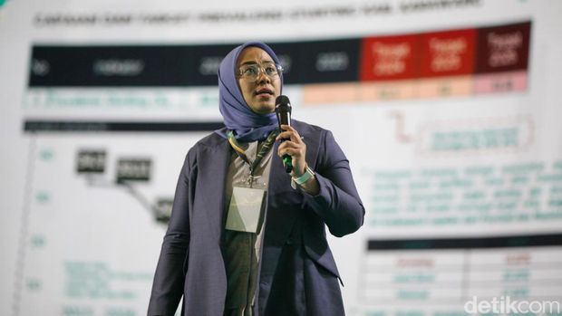 Celika berbagi pengalaman keberhasilannya dalam bidang kesehatan di Karawang.