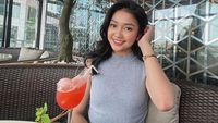 Chika Chandrika Rajin Kulineran ke Kafe-kafe Estetik