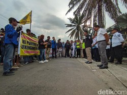 Aliansi Masyarakat Demo Tolak One Way di Ponorogo