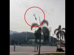 Detik-detik 2 Helikopter Malaysia Tabrakan dan Jatuh, 10 Orang Tewas