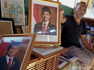 Foto Prabowo-Gibran Mulai Ramai Dijual di Lampung Foto Prabowo-Gibran Mulai Ramai Dijual di Lampung