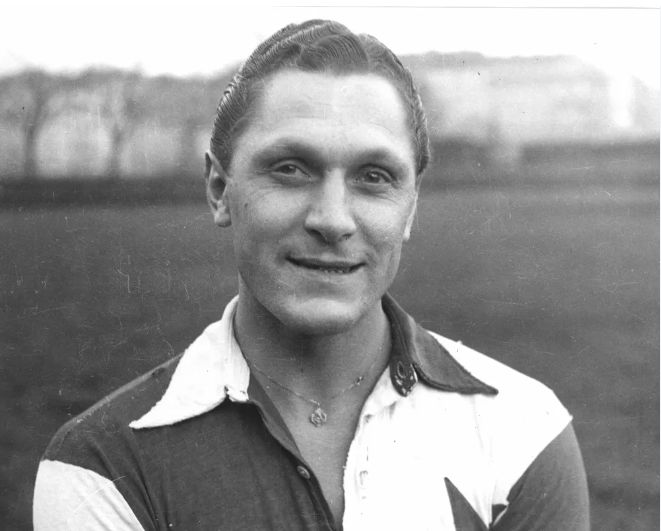 Josef Bican, pesepak bola legendaris asal Austria.