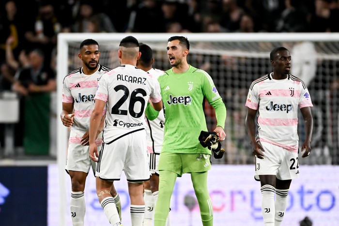 TURIN, ITALY - APRIL 02: Juventus goalkeeper Mattia Perin giving a hi-five to his teammate Carlos Alcaraz and celebrates the victory after the Coppa Italia Semi-final match between Juventus and SS Lazio at Allianz Stadium on April 02, 2024 in Turin, Italy. (Photo by Daniele Badolato - Juventus FC/Juventus FC via Getty Images)