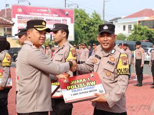 Senangnya, Polisi RW di Jepara Dapat Hadiah Sepeda Motor Senangnya, Polisi RW di Jepara Dapat Hadiah Sepeda Motor