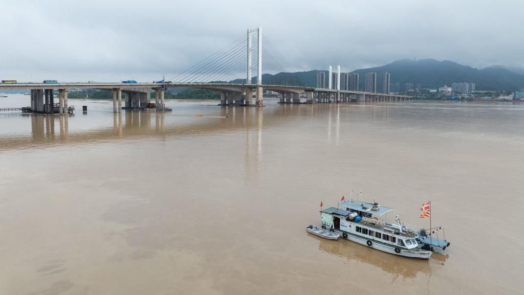 Kondisi Jembatan di Guangdong China Usai Ditabrak Kapal Kondisi Jembatan di Guangdong China Usai Ditabrak Kapal