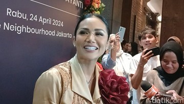 Sudah Lamaran, Kapan Azriel Hermansyah dan Sarah Menzel Menikah?