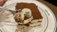 Lembut Legit Tiramisu Maiku dengan Paduan Maple Cinnamon Oat Latte