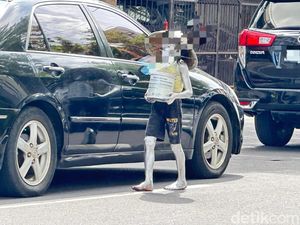 Manusia Silver di Makassar Raup Rp 8 Juta Sebulan-Pengemis Bisa Beli Emas Manusia Silver di Makassar Raup Rp 8 Juta Sebulan-Pengemis Bisa Beli Emas