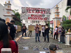 Massa Demo di KPU DIY, Kecewa Putusan MK-Singgung Orde Baru
