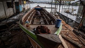Melihat Langsung Pembuatan Perahu Tradisional di Kalimantan
