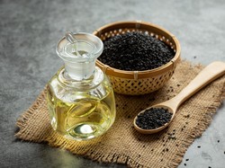 7 Beda Minyak Wijen Putih dan Hitam untuk Masakan: Rasa hingga Penggunaannya