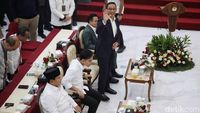 Senyum Anies Saat Hadiri Penetapan Presiden-Wakil Presiden Terpilih