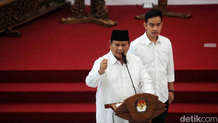 Pidato Prabowo Usai Ditetapkan Kaprikornus Presiden Komisi Pemilihan Umum (KPU) RI resmi menentukan Prabowo Subianto dan Gibran Rakabuming Raka selaku Presiden dan Wapres terpilih. Prabowo pun menyodorkan pidato dalam penetapan di Gedung KPU, Jakarta, Rabu (24/4/2024).