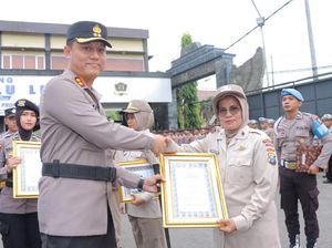 26 Anggota Polres Lamongan Berprestasi Dapat Reward