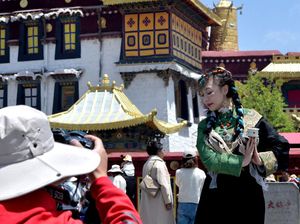 Geliat Turis China Keliling Dunia Lagi