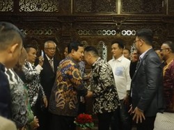 Momen Prabowo-Gibran Kumpulkan Yusril-Hotman dkk Seusai Menang di MK