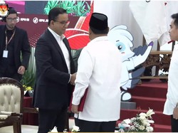 Prabowo Bicara Senyum Berat karena Pernah di Posisi Sama, Anies: Biasa Aja