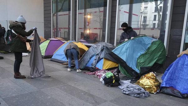 Prancis Gelar Operasi Migran Jelang Olimpiade