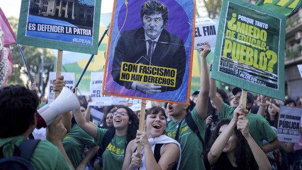 Ribuan Orang di Argentina Demo Menentang Pemotongan Anggaran Universitas