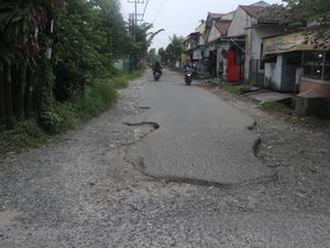 Banyak Kecelakaan, Warga Ngeluh Gang Susuk Medan Rusak Parah Banyak Kecelakaan, Warga Ngeluh Gang Susuk Medan Rusak Parah
