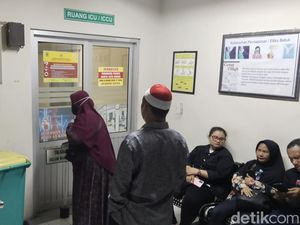 Mantan Bupati Kuningan Ditangani 5 Dokter Senior Mantan Bupati Kuningan Ditangani 5 Dokter Senior