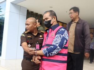 Kejati DKI Tahan 1 Tersangka Kasus Korupsi Dana Pensiun Bukit Asam Kejati DKI Tahan 1 Tersangka Kasus Korupsi Dana Pensiun Bukit Asam