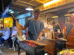 Makin Mudah Jajan Sate Pak Gito yang Legendaris Pakai QRIS Makin Mudah Jajan Sate Pak Gito yang Legendaris Pakai QRIS