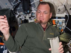 5 Fakta Makanan di Luar Angkasa yang Disantap Astronot