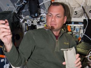 5 Fakta Makanan di Luar Angkasa yang Disantap Astronot 5 Fakta Makanan di Luar Angkasa yang Disantap Astronot