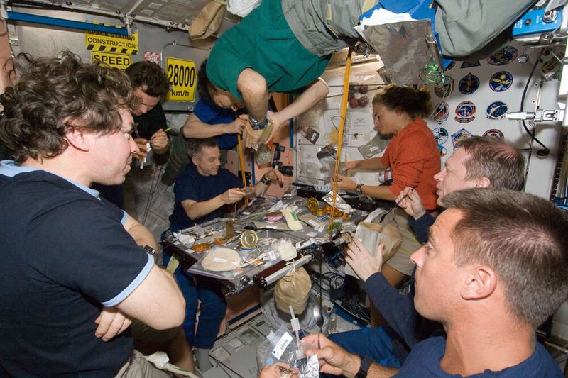 5 Fakta Makanan di Luar Angkasa yang Disantap Astronot