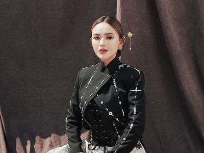 6 Gaya Amanda Manopo Pakai Kebaya Jeng Yah, Pesona Cantiknya Bikin Terpana