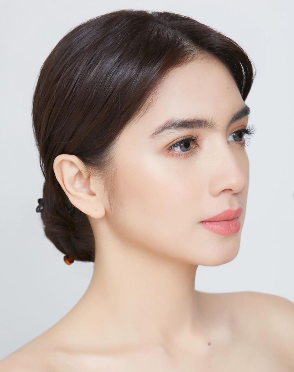 Wajah Angel Karamoy sebelum operasi plastik.